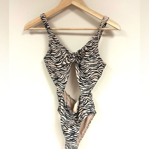 Hollister animal print cut out one piece Sz Sm - Picture 1 of 7